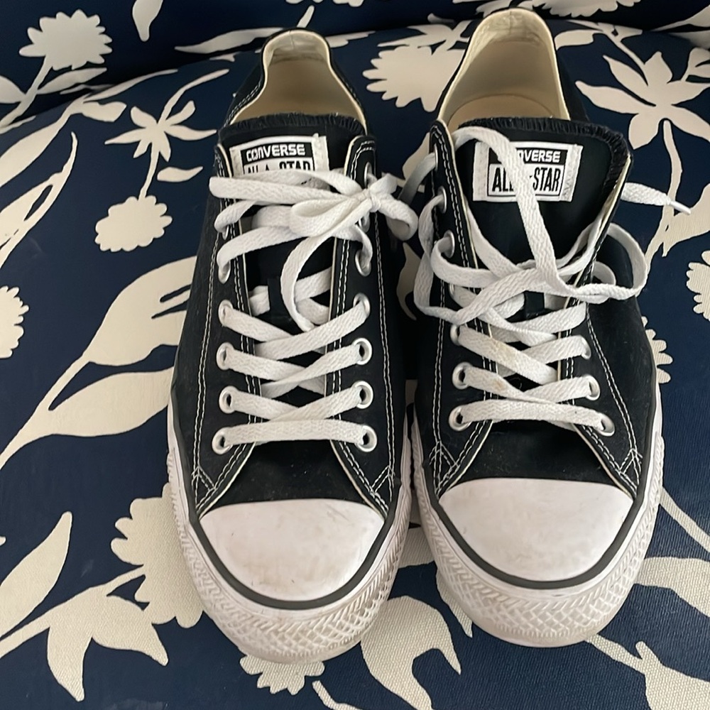 Converse Chuck Taylor Shoes Mens 9.5.